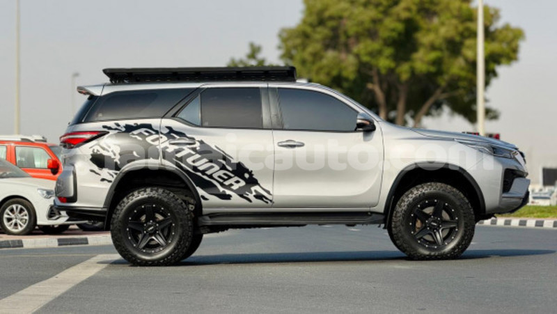 Big with watermark toyota fortuner clarendon import dubai 5495