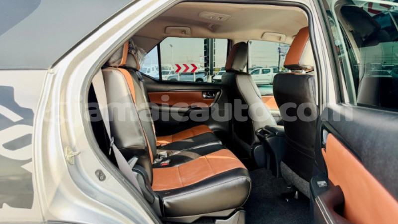 Big with watermark toyota fortuner clarendon import dubai 5495