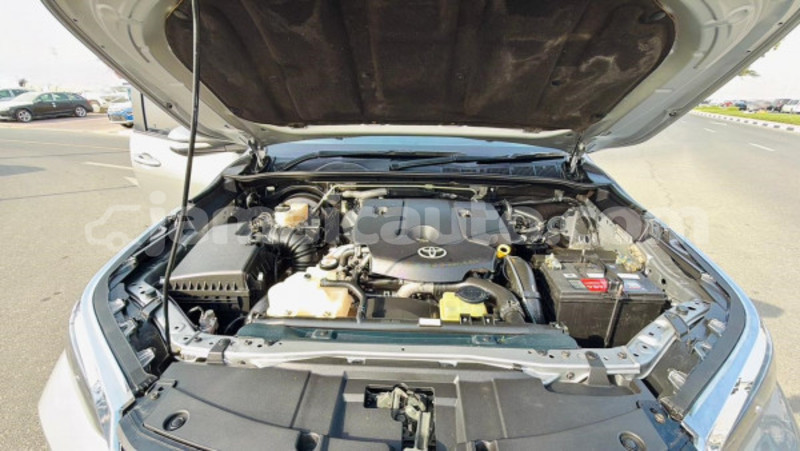 Big with watermark toyota fortuner clarendon import dubai 5495