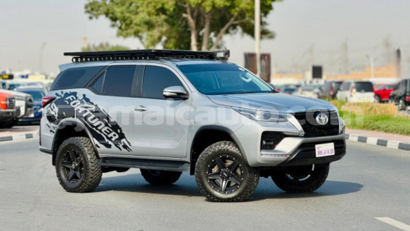 Big with watermark toyota fortuner clarendon import dubai 5495