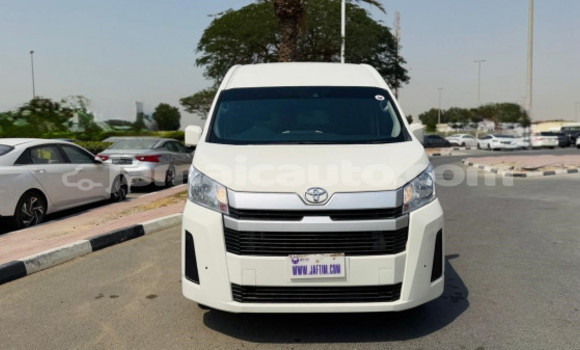 Buy Used Toyota Hiace White Car in Import - Dubai in Clarendon Buy Used Toyota Hiace White Car in Import - Dubai in Clarendon