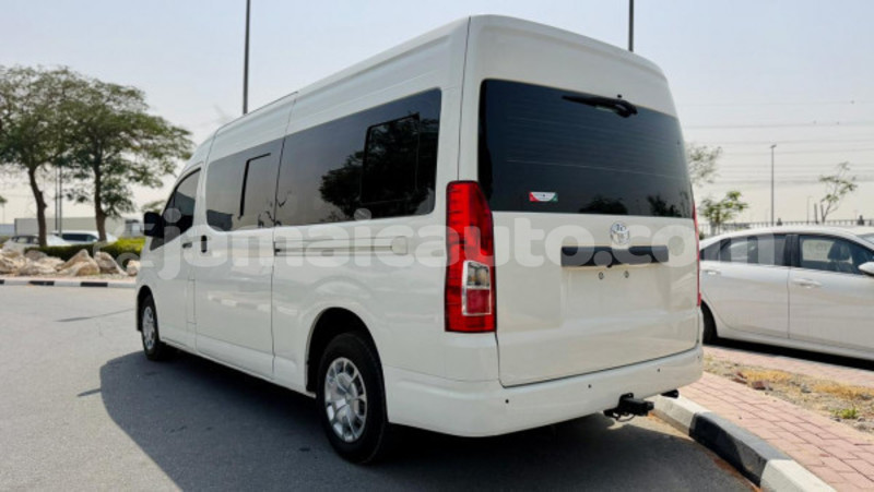 Big with watermark toyota hiace clarendon import dubai 5496