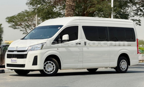 Buy Used Toyota Hiace White Car in Import - Dubai in Clarendon Buy Used Toyota Hiace White Car in Import - Dubai in Clarendon