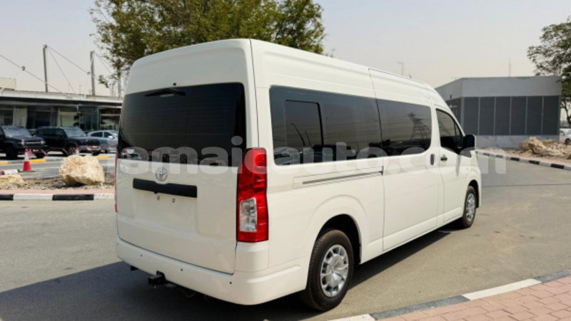 Big with watermark toyota hiace clarendon import dubai 5496