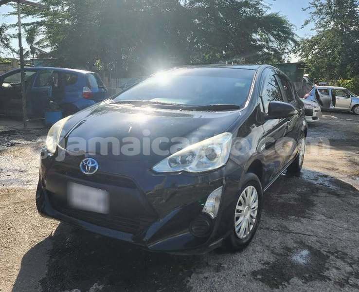 Big with watermark toyota aqua clarendon import dubai 5532