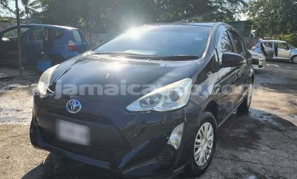 Buy Used Toyota Aqua Black Car in Import - Dubai in Clarendon