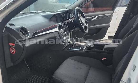 Buy Used Mercedes-Benz C–Class White Car in May Pen in Clarendon Buy Used Mercedes-Benz C–Class White Car in May Pen in Clarendon