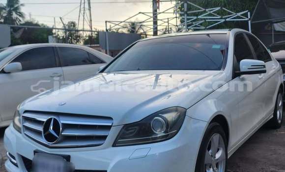 Buy Used Mercedes-Benz C–Class White Car in May Pen in Clarendon Buy Used Mercedes-Benz C–Class White Car in May Pen in Clarendon