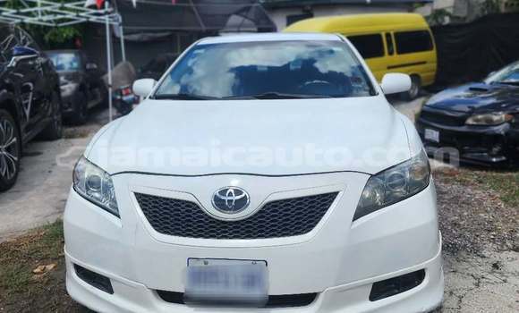 Buy Used Toyota Camry White Car in May Pen in Clarendon