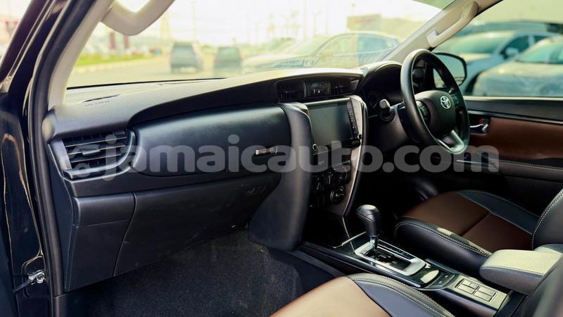 Big with watermark toyota fortuner clarendon import dubai 5553