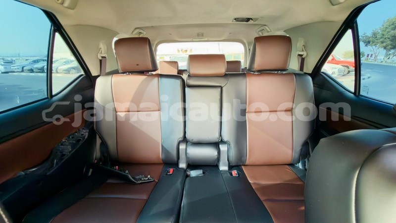 Big with watermark toyota fortuner clarendon import dubai 5553