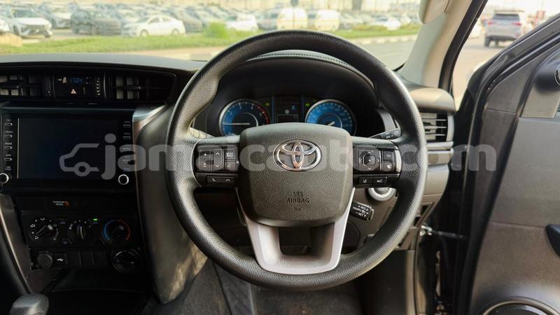 Big with watermark toyota fortuner clarendon import dubai 5553
