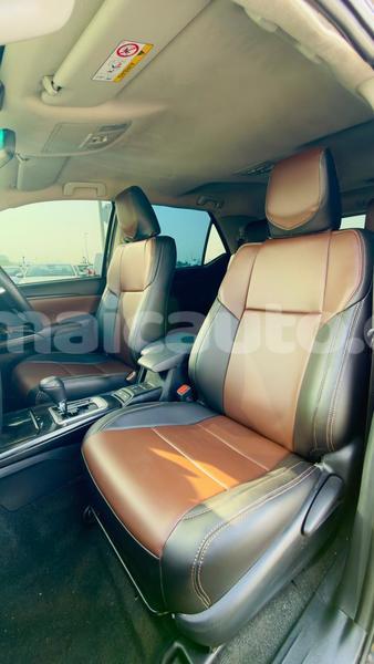 Big with watermark toyota fortuner clarendon import dubai 5553