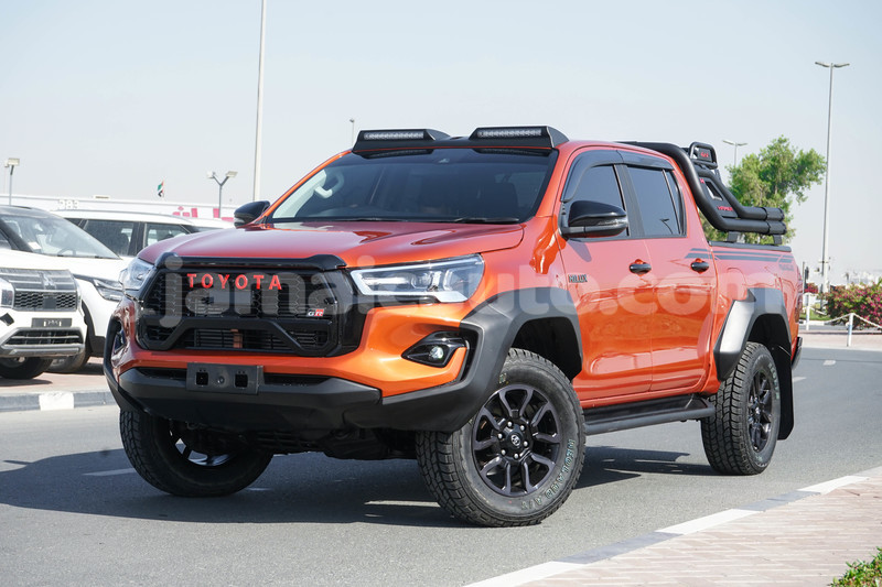 Big with watermark toyota hilux clarendon import dubai 5555