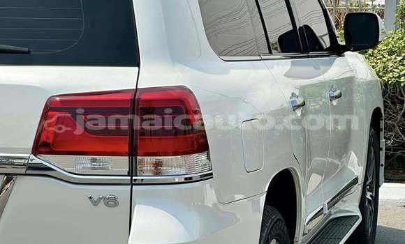Buy Used Toyota Land Cruiser White Car in Albert Town in Trelawney Buy Used Toyota Land Cruiser White Car in Albert Town in Trelawney
