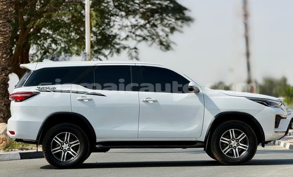 Buy Used Toyota Fortuner White Car in Import - Dubai in Clarendon Buy Used Toyota Fortuner White Car in Import - Dubai in Clarendon