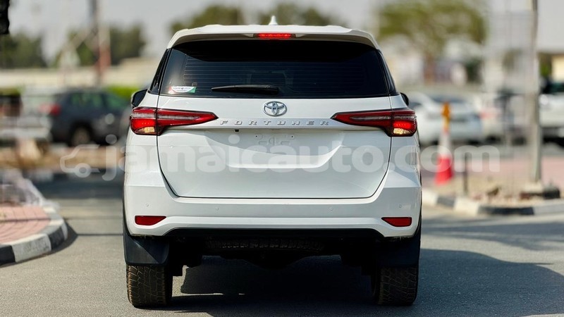 Big with watermark toyota fortuner clarendon import dubai 5561