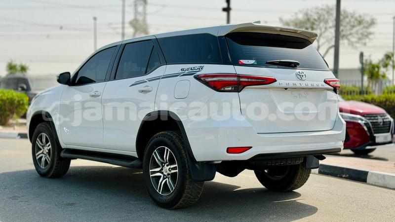 Big with watermark toyota fortuner clarendon import dubai 5561