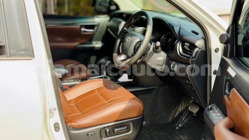 Big with watermark toyota fortuner clarendon import dubai 5561