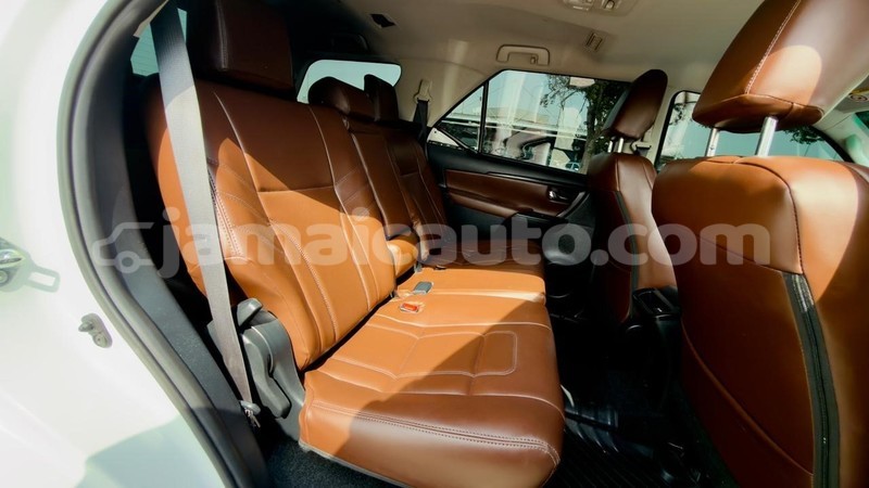 Big with watermark toyota fortuner clarendon import dubai 5561