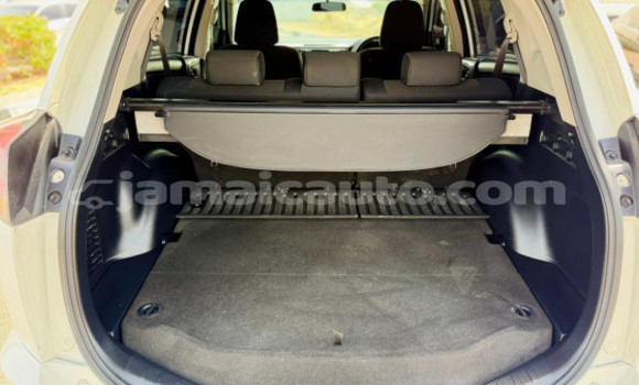 Buy Used Toyota RAV4 White Car in Import - Dubai in Clarendon Buy Used Toyota RAV4 White Car in Import - Dubai in Clarendon