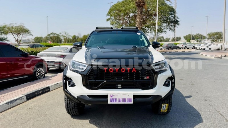 Big with watermark toyota hilux clarendon import dubai 5565