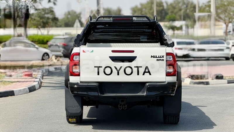 Big with watermark toyota hilux clarendon import dubai 5565