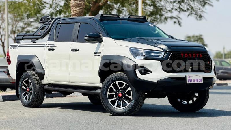 Big with watermark toyota hilux clarendon import dubai 5565
