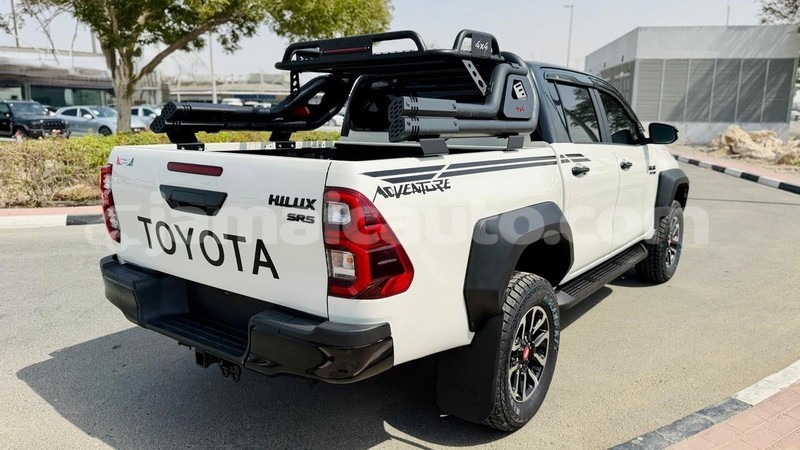 Big with watermark toyota hilux clarendon import dubai 5565