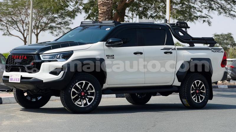 Big with watermark toyota hilux clarendon import dubai 5565