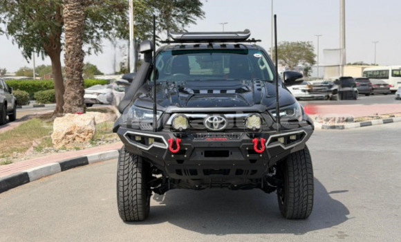 Buy Used Toyota Hilux Silver Car in Import - Dubai in Clarendon