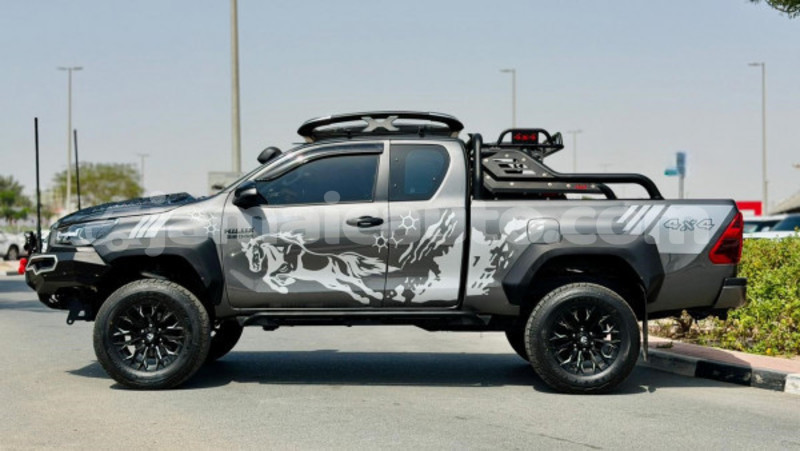 Big with watermark toyota hilux clarendon import dubai 5566