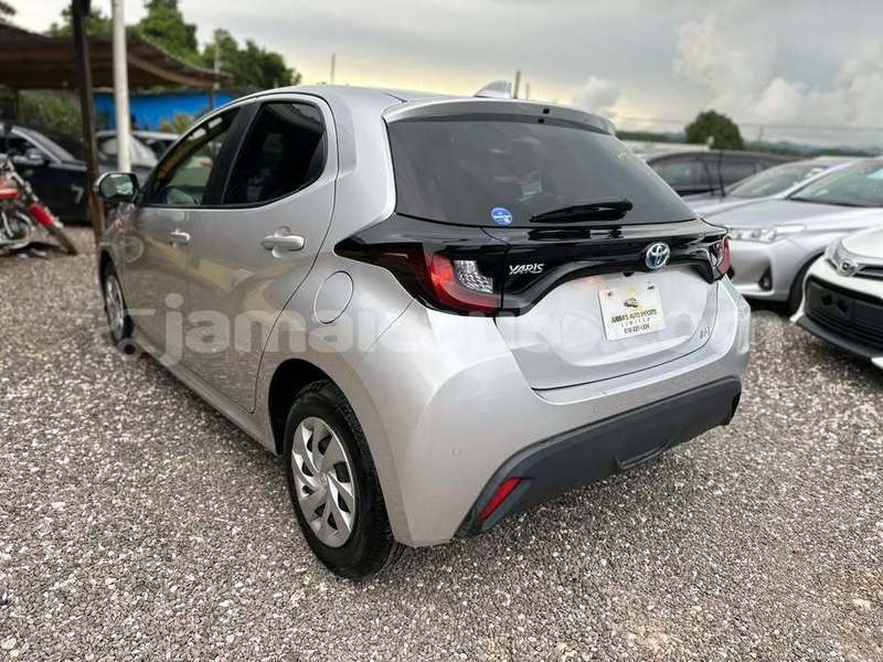 Big with watermark toyota yaris clarendon import dubai 5568
