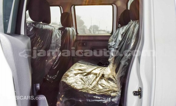 Acheter Import Voiture Nissan NP 300 Blanc à Import - Dubai, Clarendon Acheter Import Voiture Nissan NP 300 Blanc à Import - Dubai, Clarendon