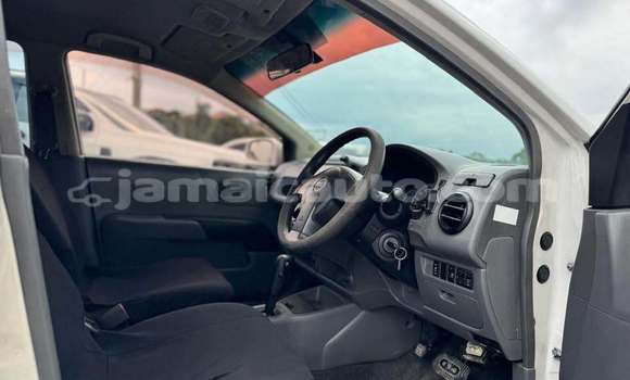 Buy Used Nissan AD White Car in May Pen in Clarendon Buy Used Nissan AD White Car in May Pen in Clarendon