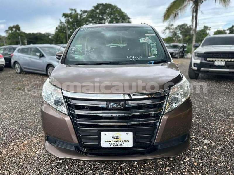 Big with watermark toyota noah clarendon import dubai 5587