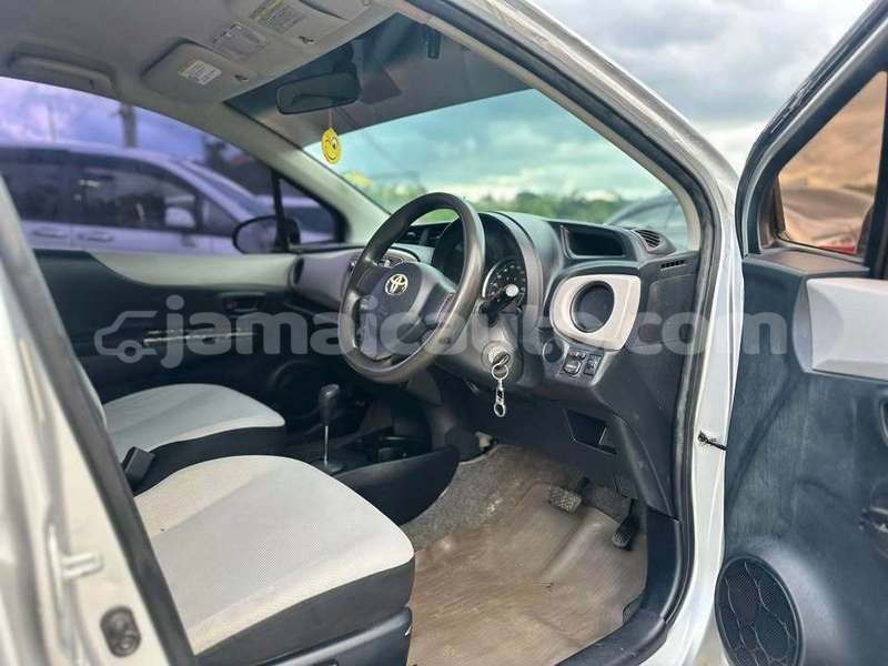 Big with watermark toyota vitz clarendon import dubai 5589