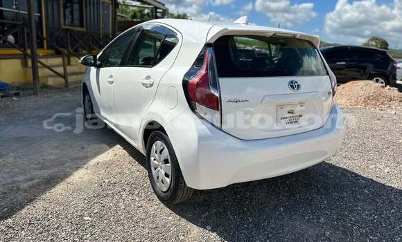 Buy Used Toyota Aqua White Car in Port Antonio in Portland Buy Used Toyota Aqua White Car in Port Antonio in Portland