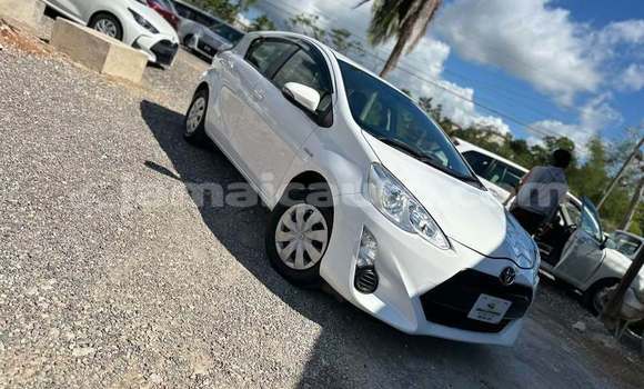 Buy Used Toyota Aqua White Car in Port Antonio in Portland Buy Used Toyota Aqua White Car in Port Antonio in Portland