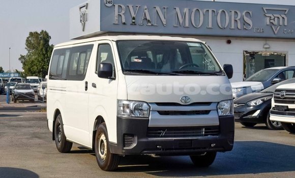 Acheter Import Voiture Toyota Hiace Blanc à Import - Dubai, Clarendon Acheter Import Voiture Toyota Hiace Blanc à Import - Dubai, Clarendon
