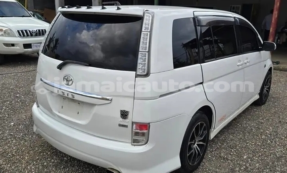 Buy Used Toyota IST White Car in Mandeville in Manchester