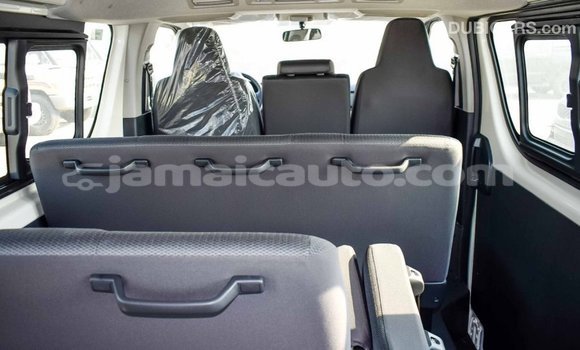 Acheter Import Voiture Toyota Hiace Blanc à Import - Dubai, Clarendon Acheter Import Voiture Toyota Hiace Blanc à Import - Dubai, Clarendon