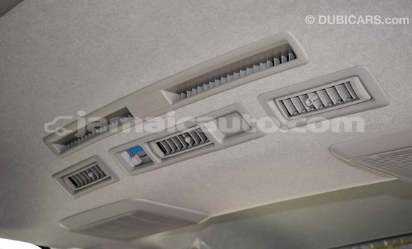 Acheter Import Voiture Toyota Hiace Blanc à Import - Dubai, Clarendon Acheter Import Voiture Toyota Hiace Blanc à Import - Dubai, Clarendon