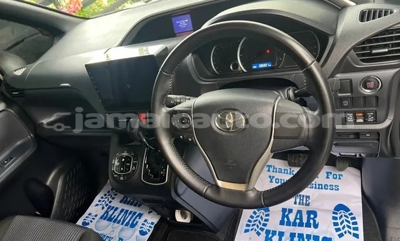 Buy Used Toyota Voxy White Car in Mandeville in Manchester