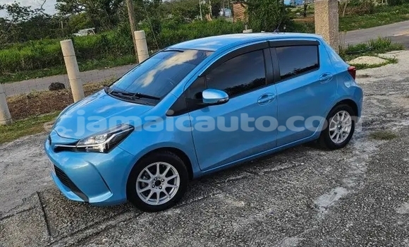 Buy Used Toyota Vitz Blue Car in Mandeville in Manchester Buy Used Toyota Vitz Blue Car in Mandeville in Manchester