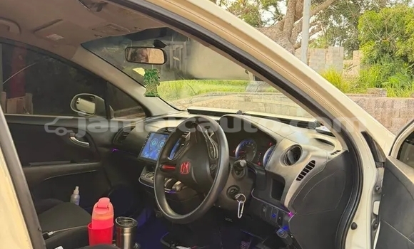 Buy Used Honda Stream White Car in Mandeville in Manchester