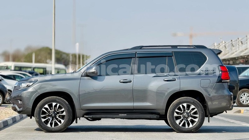 Big with watermark toyota land cruiser prado clarendon import dubai 5612