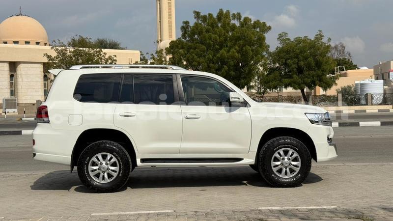 Big with watermark toyota land cruiser clarendon import dubai 5614