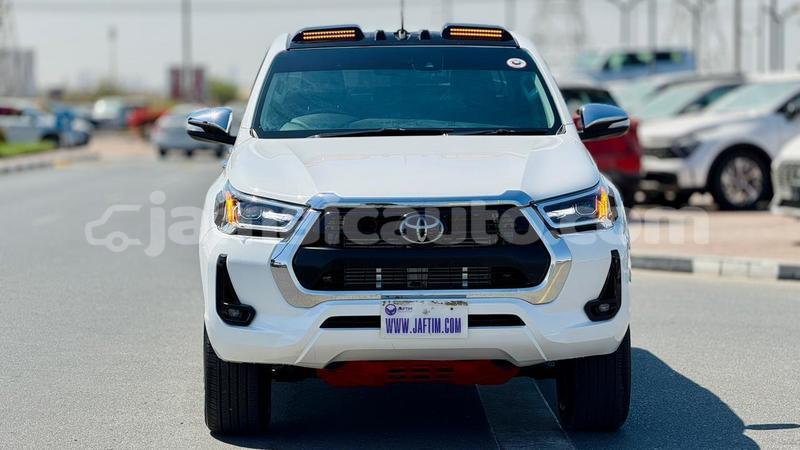 Big with watermark toyota hilux clarendon import dubai 5617