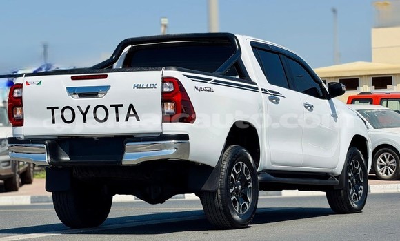 Buy Used Toyota Hilux White Car in Import - Dubai in Clarendon Buy Used Toyota Hilux White Car in Import - Dubai in Clarendon